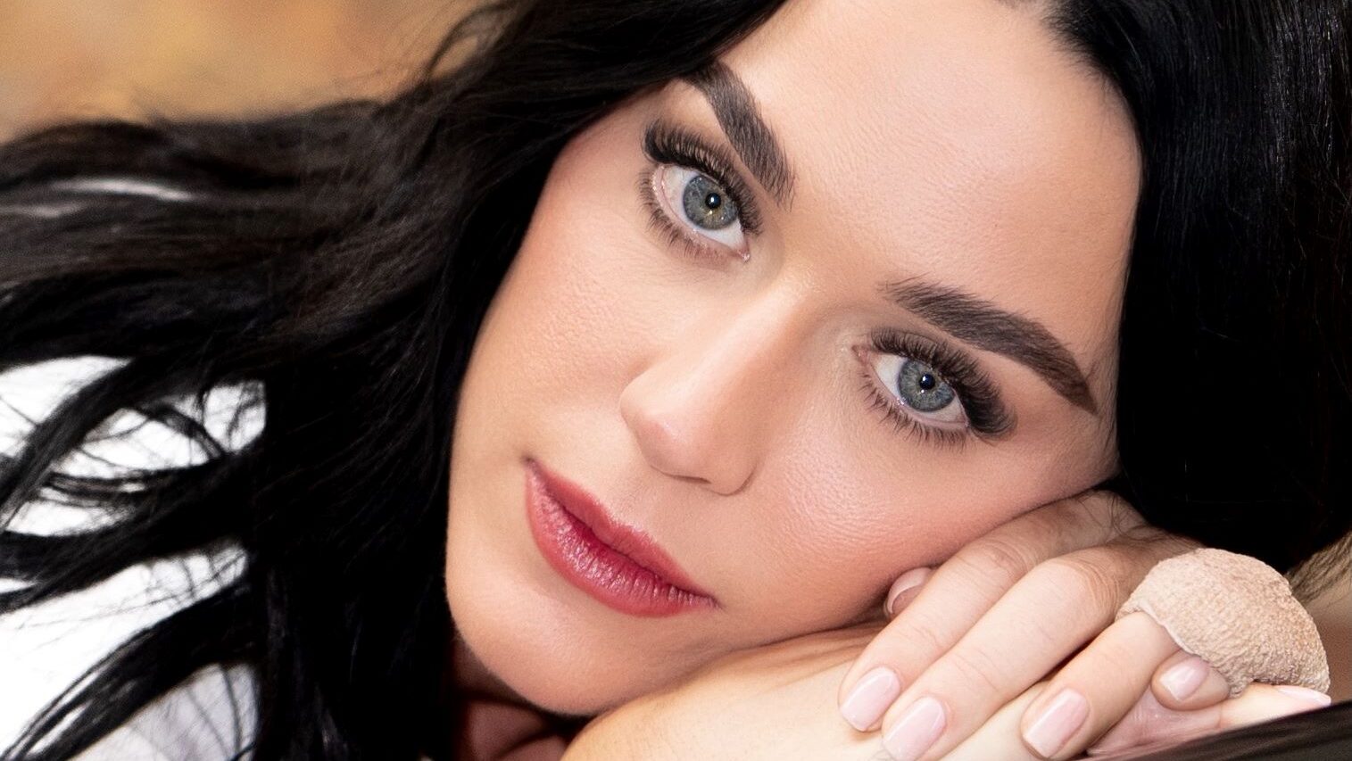 Katy Perry เผยด้านที่บาดเจ็บแต่ลุกขึ้นสู้อย่างสตรอง ในเพลงใหม่ “bandaids”
