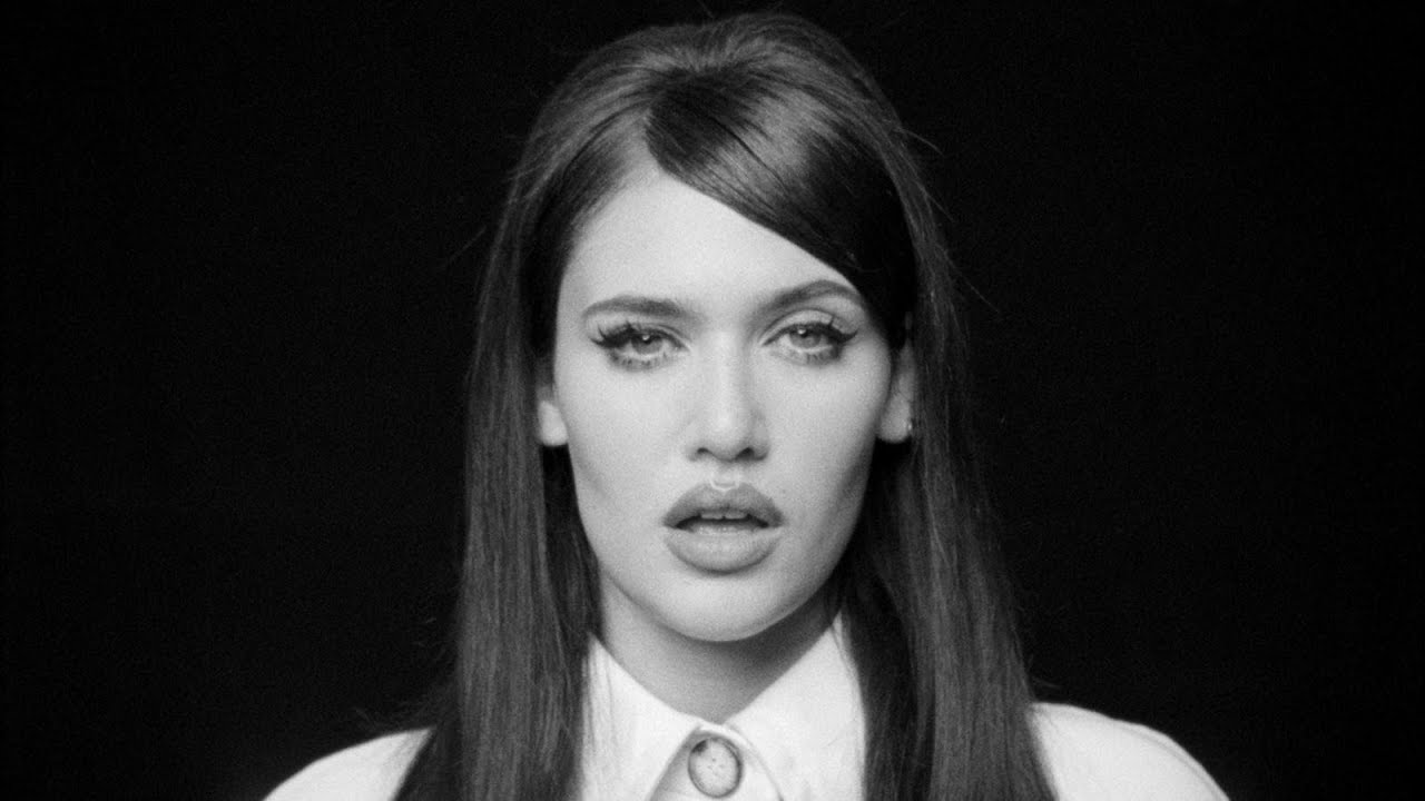 มาแรงต่อเนื่อง! SIENNA SPIRO ส่งเอ็มวีภาพสวย “Die On This Hill” ถ่ายทอดน้ำเสียงปวดร้าวกินใจ พร้อมไต่อันดับใน Spotify Top 10 Global, Billboard Hot 100 ไม่หยุด