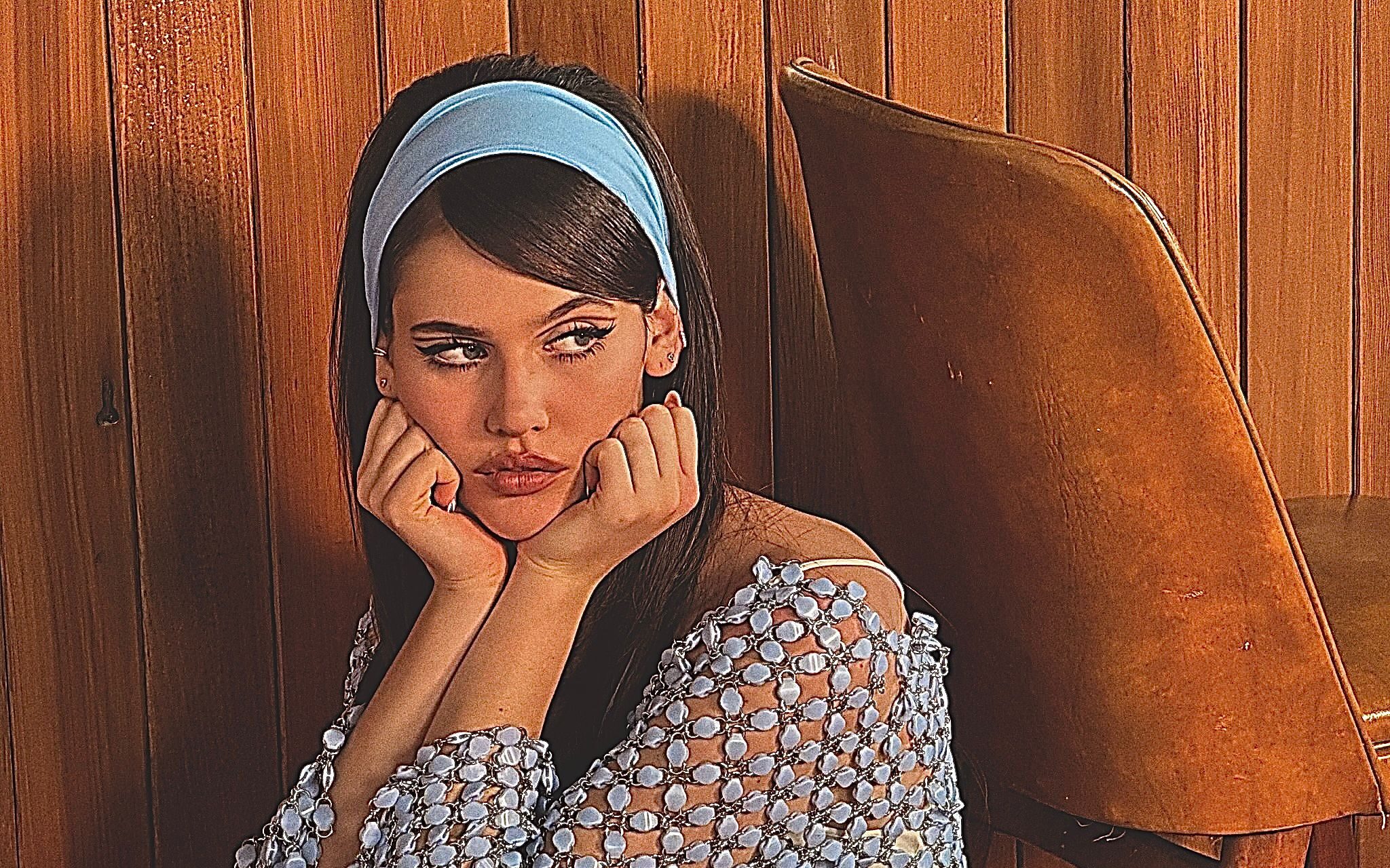 SIENNA SPIRO ส่งเพลงใหม่ “The Visitor” กระแทกอารมณ์ ตัวแทนเหล่าตัวสำรองของความรักเตรียมครองตำแหน่งเจ้าแม่เพลงเศร้า Gen Z คนใหม่ ที่ทุกคนหลงรัก