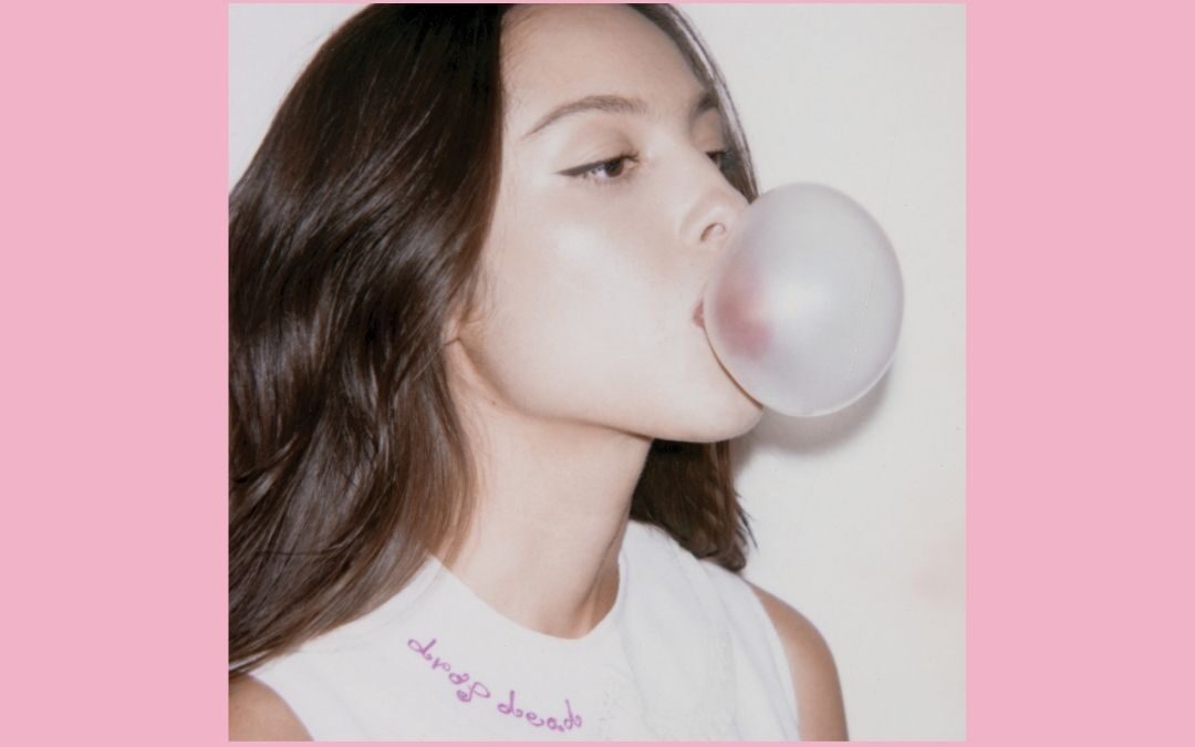 ถึงเวลาของแฟน ๆ Olivia Rodrigo ในไทย ชวนร่วมงาน drop dead karaoke สนุกกับการแข่งร้องเพลงคาราโอเกะ ลุ้นรับรางวัลสุด Exclusive วันเสาร์ที่ 18 เม.ย. นี้ ที่ SUCH A SMALL WORLD