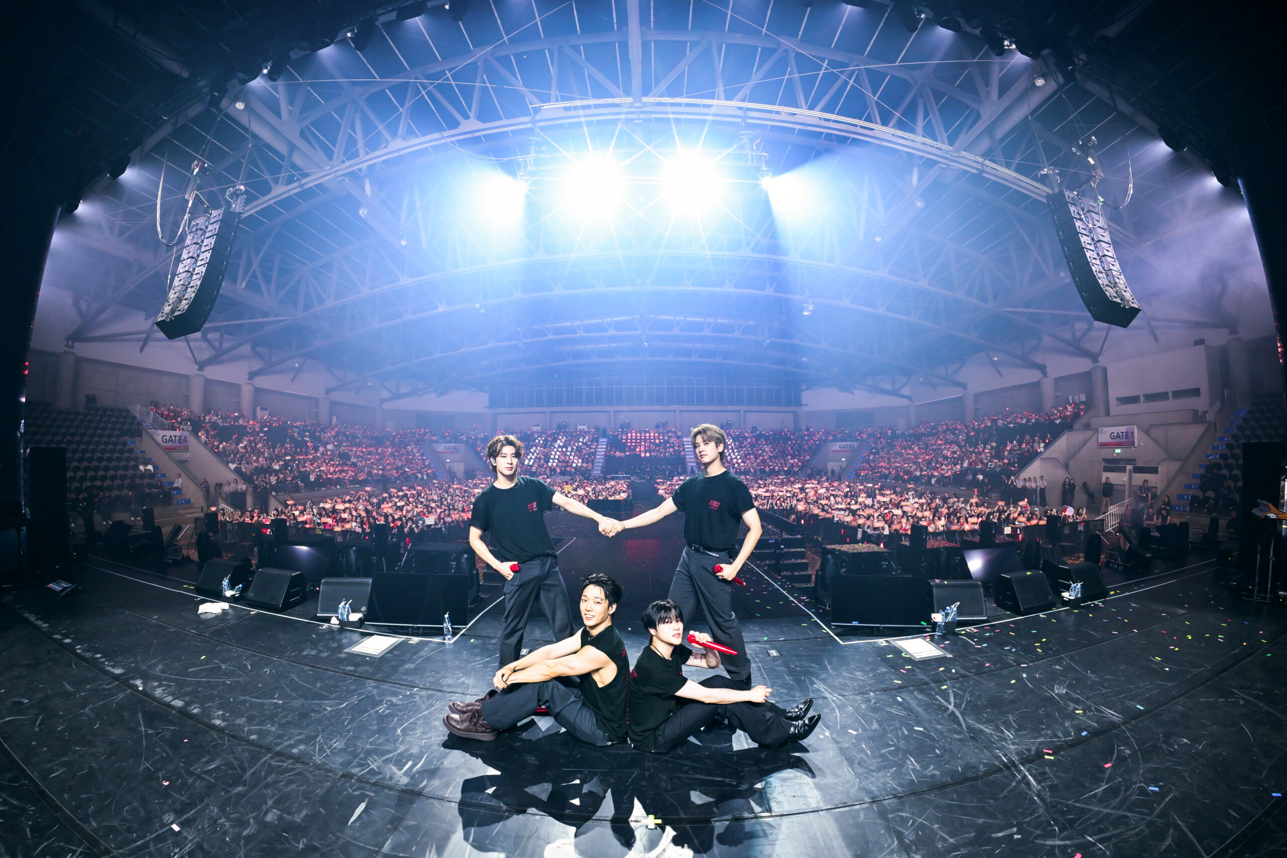 iKON รวมตัวไอคอนิกชาวไทยระเบิดความมันต้อนรับการกลับมาอย่างสุดเหวี่ยงใน “iKON FOUREVER WORLD TOUR IN THAILAND”